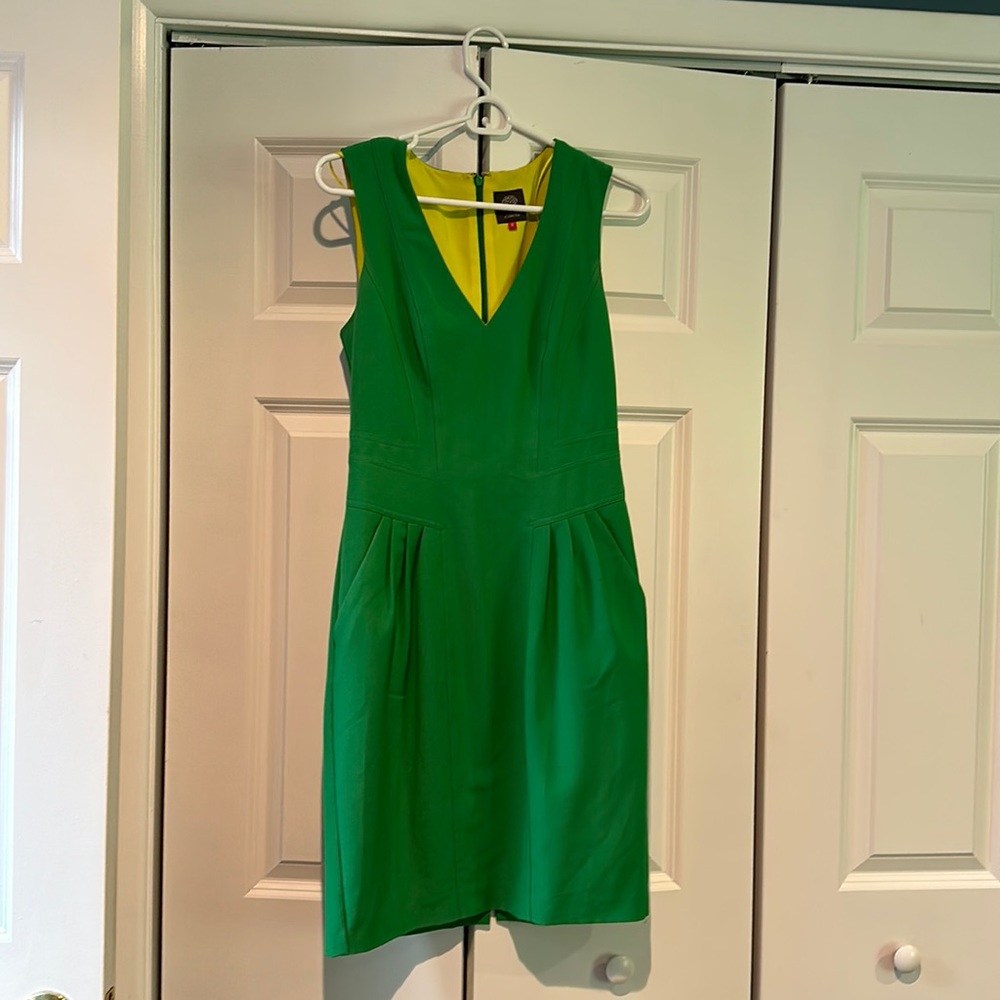 Vince Camuto green dress with pockets